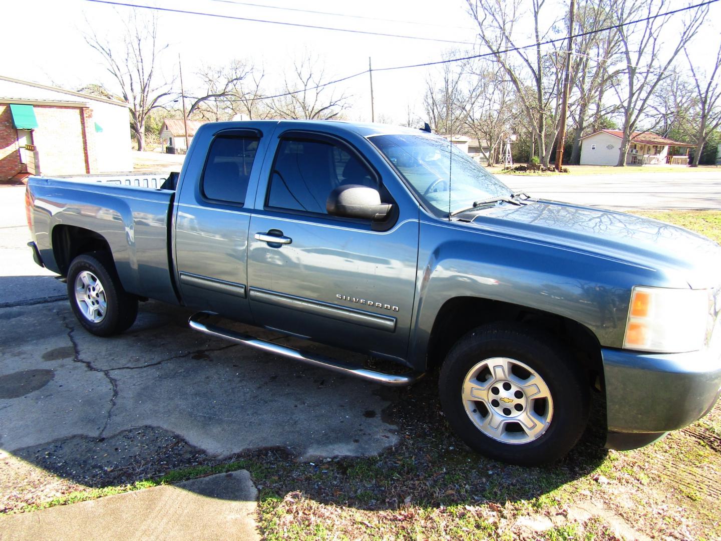 2010 Blue Chevrolet Silverado 1500 LS Extended Cab 2WD (1GCSCREA4AZ) with an 4.8L V8 OHV 16V engine, Automatic transmission, located at 15016 S Hwy 231, Midland City, AL, 36350, (334) 983-3001, 31.306210, -85.495277 - Photo#0